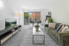 Stunning 1-Bed Ground Floor Unit with Front Yard